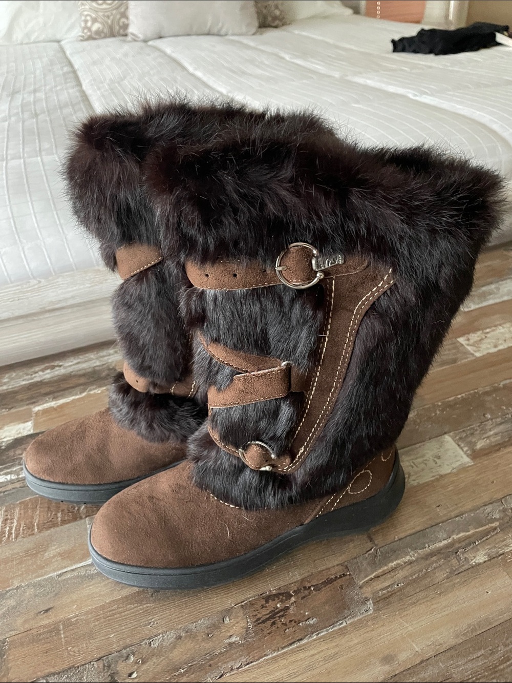 Ski Barn Rabbit Boots - Picture 2 of 10